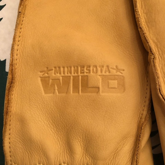 🎉HP🎉MINNESOTA WILD 3M Thinsulate Tan Leather Gloves 🏒 - Picture 2 of 9